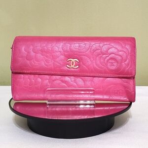 CHANEL Pink Lambskin Camelia Flower Wallet
